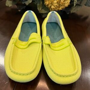 Size 8.5 Women’s Rothy’s “The Driver” in Limon